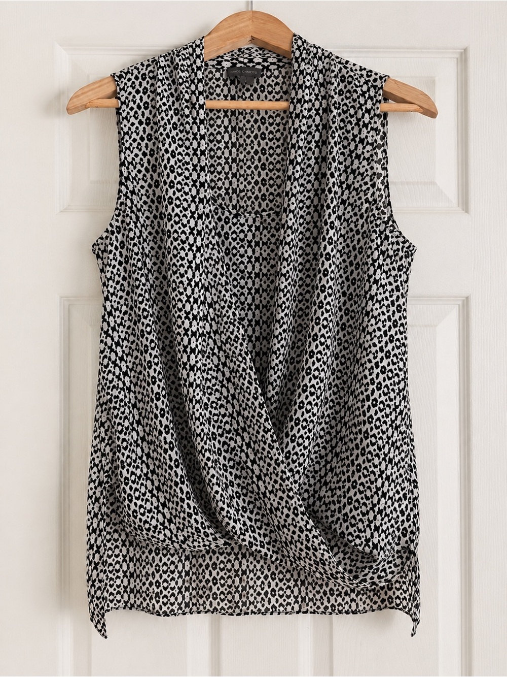 Vince Camuto Black & White Printed Draped Sleeveless Camisole